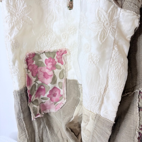 BRAND NEW Floral Patch Pants By POL Sz Small - Picture 7 of 15